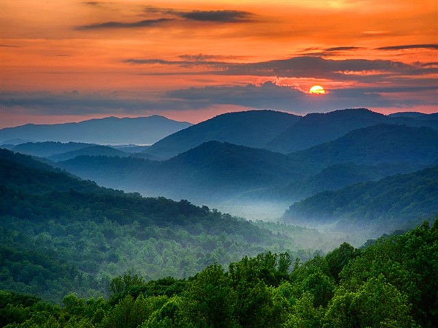 Straddling the border between Tennessee and North Carolina is the Great Smoky Mountains National Park. The park is the most visited in the entire coun...