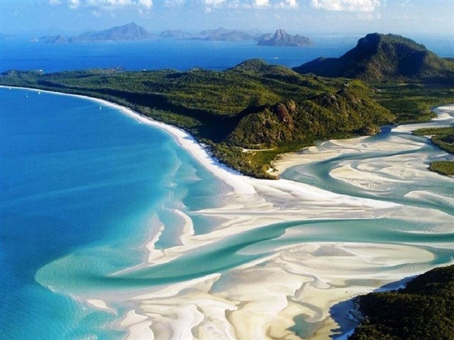 If your idea of a bucket list holiday equals tropical cocktails by the pool, picnics on secluded beaches and sunsets to die for, then the Whitsundays ...