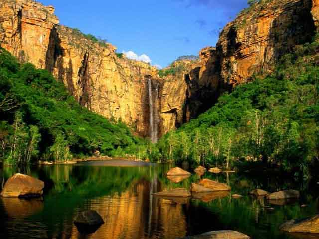 Ditch the big city smoke and head for Kakadu in 2015, Australia’s largest national park. Just a few hours from Darwin lie croc-spotting adventur...