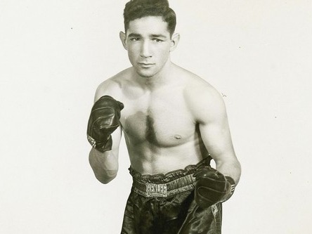 One of the finest featherweights and boxing innovators to ever enter the ring, Willie Pep made it in our list of top 10 boxers of all time because of ...