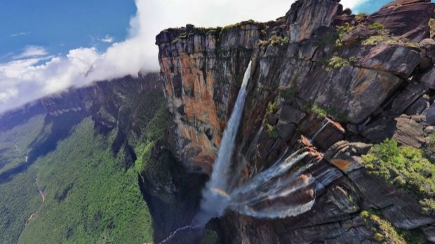 Canaima National Park is spread over 3 million ha in south-eastern Venezuela along the border between Guyana and Brazil. The majority of the park&rsqu...