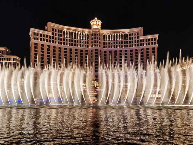 The Bellagio Fountain is the best free show located in Las Vegas, USA. It’s a choreographed water feature with performances set to light and mus...